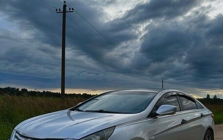 Hyundai Sonata VI, 2011 год, 930 000 рублей, 3 фотография