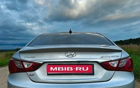 Hyundai Sonata VI, 2011 год, 930 000 рублей, 4 фотография