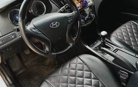 Hyundai Sonata VI, 2011 год, 930 000 рублей, 14 фотография