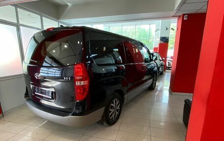 Hyundai H-1 II рестайлинг, 2019 год, 3 099 000 рублей, 4 фотография