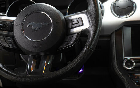 Ford Mustang VI рестайлинг, 2015 год, 2 430 000 рублей, 16 фотография
