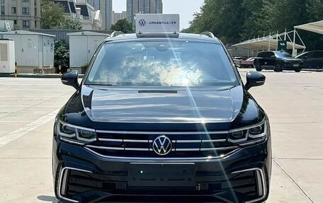 Volkswagen Tiguan II, 2023 год, 2 850 000 рублей, 3 фотография
