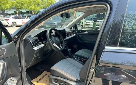 Volkswagen Tiguan II, 2023 год, 2 850 000 рублей, 12 фотография
