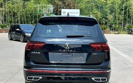 Volkswagen Tiguan II, 2023 год, 2 850 000 рублей, 9 фотография