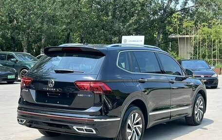 Volkswagen Tiguan II, 2023 год, 2 850 000 рублей, 6 фотография