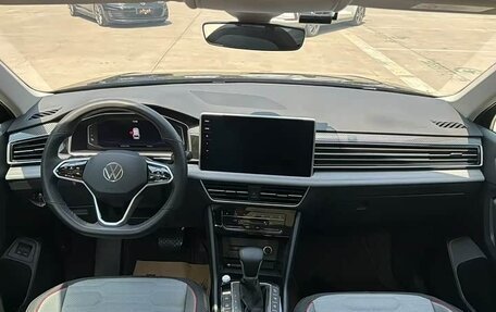 Volkswagen Tiguan II, 2023 год, 2 850 000 рублей, 11 фотография