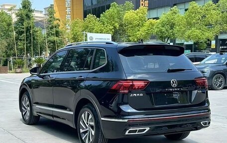 Volkswagen Tiguan II, 2023 год, 2 850 000 рублей, 10 фотография