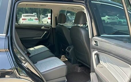 Volkswagen Tiguan II, 2023 год, 2 850 000 рублей, 7 фотография