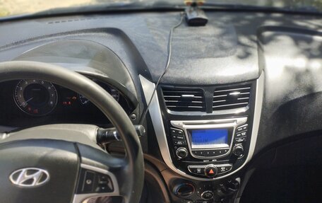 Hyundai Solaris II рестайлинг, 2011 год, 850 000 рублей, 12 фотография