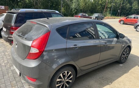 Hyundai Solaris II рестайлинг, 2012 год, 650 000 рублей, 2 фотография