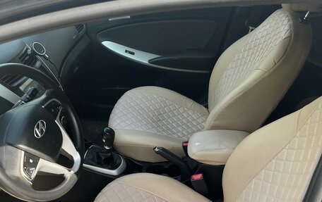 Hyundai Solaris II рестайлинг, 2012 год, 650 000 рублей, 13 фотография