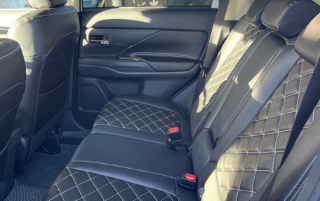 Mitsubishi Outlander III рестайлинг 3, 2022 год, 2 550 000 рублей, 3 фотография