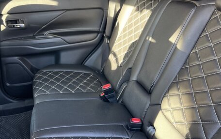 Mitsubishi Outlander III рестайлинг 3, 2022 год, 2 550 000 рублей, 5 фотография