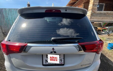 Mitsubishi Outlander III рестайлинг 3, 2022 год, 2 550 000 рублей, 9 фотография