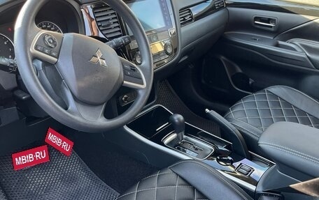 Mitsubishi Outlander III рестайлинг 3, 2022 год, 2 550 000 рублей, 8 фотография