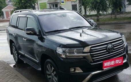 Toyota Land Cruiser 200, 2017 год, 7 000 000 рублей, 1 фотография
