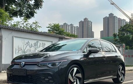 Volkswagen Golf GTI, 2022 год, 1 980 000 рублей, 2 фотография