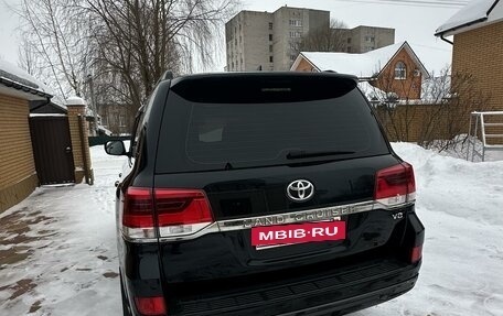 Toyota Land Cruiser 200, 2017 год, 7 000 000 рублей, 4 фотография