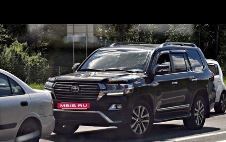 Toyota Land Cruiser 200, 2017 год, 7 000 000 рублей, 2 фотография