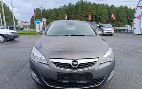 Opel Astra J, 2011 год, 749 995 рублей, 2 фотография