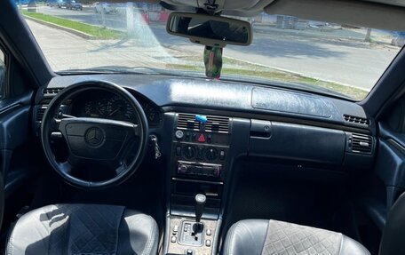 Mercedes-Benz E-Класс, 1997 год, 390 000 рублей, 8 фотография