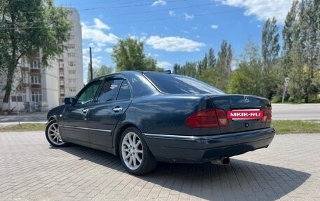 Mercedes-Benz E-Класс, 1997 год, 390 000 рублей, 3 фотография