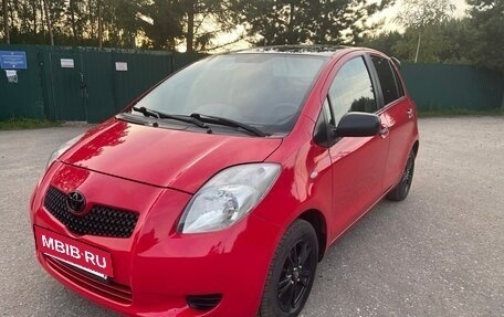 Toyota Yaris III рестайлинг, 2007 год, 500 000 рублей, 2 фотография