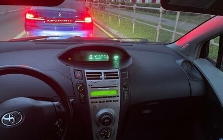 Toyota Yaris III рестайлинг, 2007 год, 500 000 рублей, 15 фотография