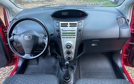 Toyota Yaris III рестайлинг, 2007 год, 500 000 рублей, 18 фотография