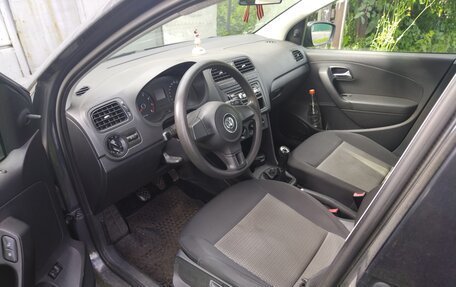 Volkswagen Polo VI (EU Market), 2011 год, 750 000 рублей, 2 фотография