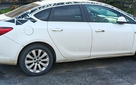 Opel Astra J, 2013 год, 600 000 рублей, 2 фотография