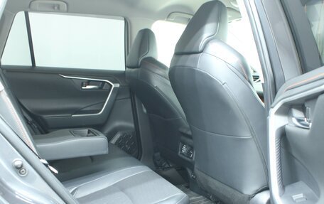 Toyota RAV4, 2019 год, 2 890 000 рублей, 5 фотография