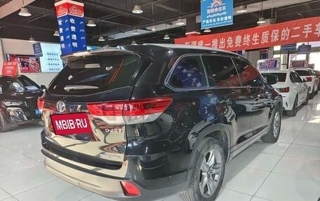 Toyota Highlander III, 2021 год, 3 050 000 рублей, 6 фотография