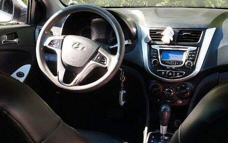 Hyundai Solaris II рестайлинг, 2013 год, 750 000 рублей, 3 фотография