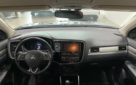 Mitsubishi Outlander III рестайлинг 3, 2018 год, 1 796 000 рублей, 14 фотография