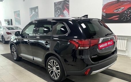 Mitsubishi Outlander III рестайлинг 3, 2018 год, 1 796 000 рублей, 5 фотография