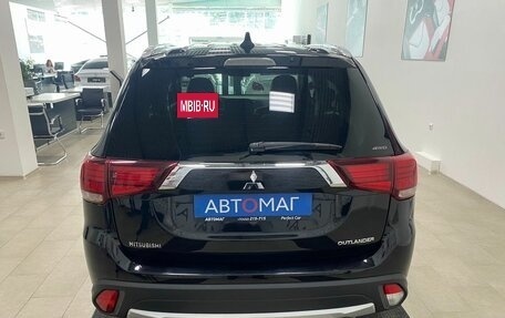 Mitsubishi Outlander III рестайлинг 3, 2018 год, 1 796 000 рублей, 6 фотография