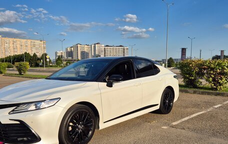 Toyota Camry, 2021 год, 3 880 000 рублей, 2 фотография