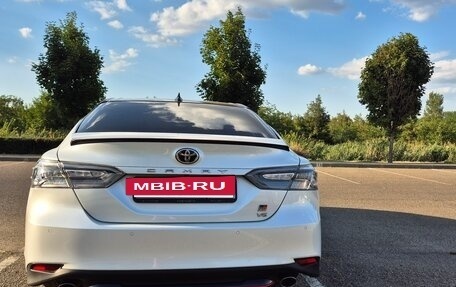 Toyota Camry, 2021 год, 3 880 000 рублей, 5 фотография