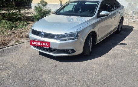 Volkswagen Jetta VI, 2011 год, 850 000 рублей, 2 фотография