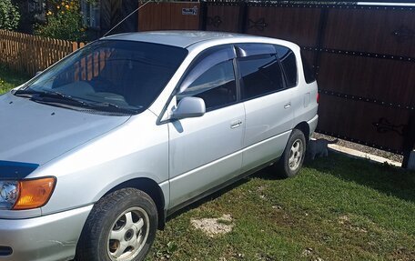 Toyota Ipsum II, 2000 год, 540 000 рублей, 2 фотография
