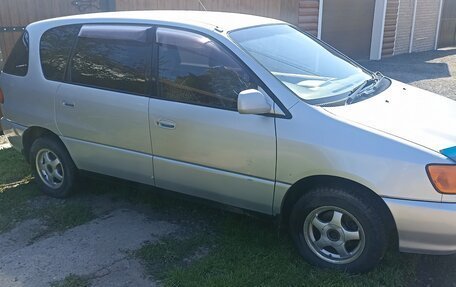 Toyota Ipsum II, 2000 год, 540 000 рублей, 3 фотография