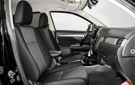 Mitsubishi Outlander III рестайлинг 3, 2017 год, 1 899 000 рублей, 6 фотография