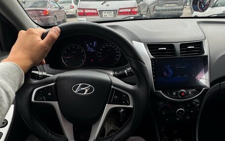 Hyundai Solaris II рестайлинг, 2012 год, 860 000 рублей, 12 фотография