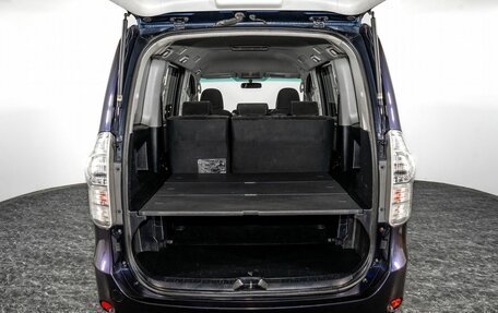 Toyota Voxy II, 2011 год, 1 250 000 рублей, 15 фотография