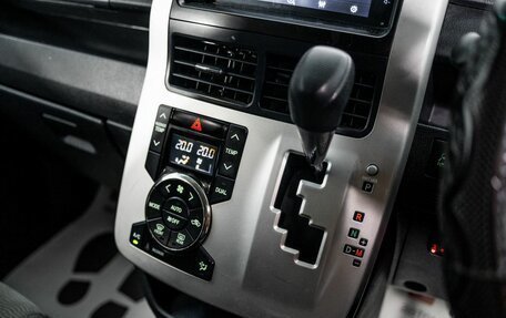 Toyota Voxy II, 2011 год, 1 250 000 рублей, 12 фотография