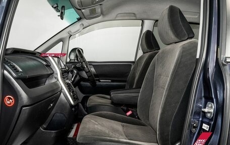 Toyota Voxy II, 2011 год, 1 250 000 рублей, 6 фотография