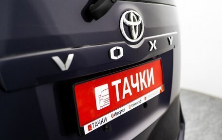 Toyota Voxy II, 2011 год, 1 250 000 рублей, 20 фотография