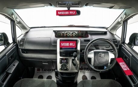 Toyota Voxy II, 2011 год, 1 250 000 рублей, 8 фотография