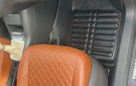 Volkswagen Tiguan I, 2010 год, 869 000 рублей, 15 фотография